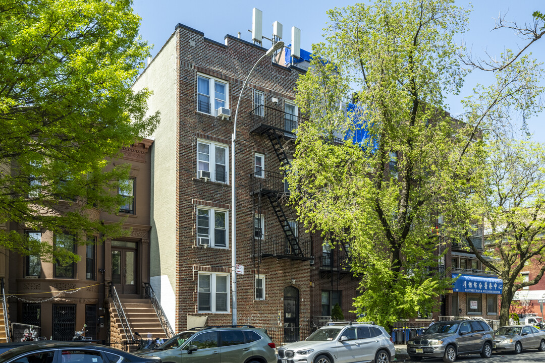 4610 6th Ave in Brooklyn, NY - Building Photo