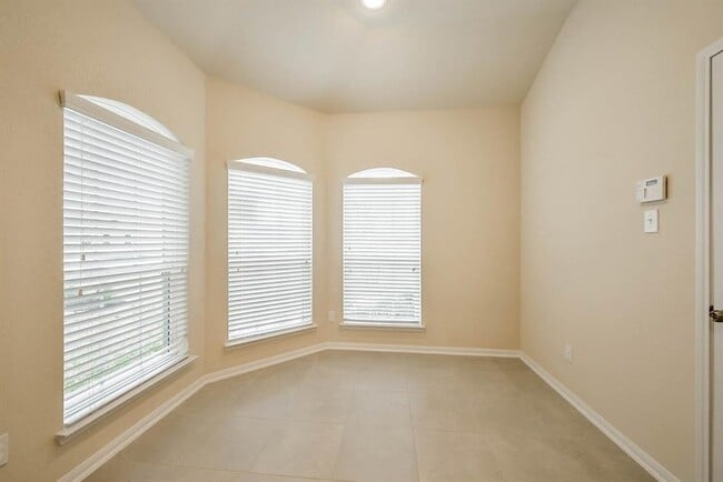 4211 Fair Country Ln