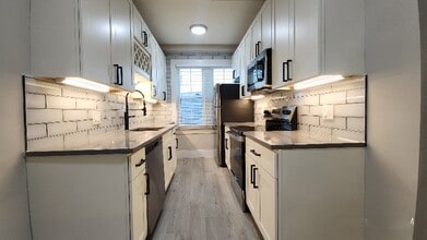 914 Concordia Ln in Clayton, MO - Foto de edificio - Building Photo