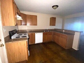 2416 SW G Ave in Lawton, OK - Building Photo - Building Photo