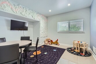 Viewmax Apartments in Lauderhill, FL - Foto de edificio - Building Photo