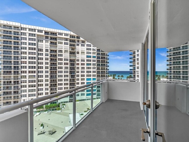 3001 S Ocean Dr, Unit 3001 in Hollywood, FL - Building Photo - Building Photo
