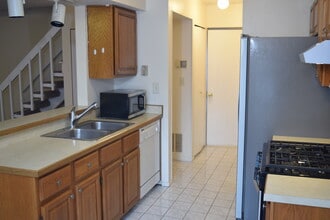 742 Edgelake Point in Schaumburg, IL - Building Photo - Building Photo