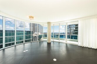 200 Biscayne Blvd, Unit 5101 in Miami, FL - Building Photo - Building Photo