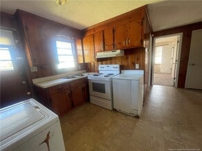 1624 Eureka Ave in Fayetteville, NC - Foto de edificio - Building Photo