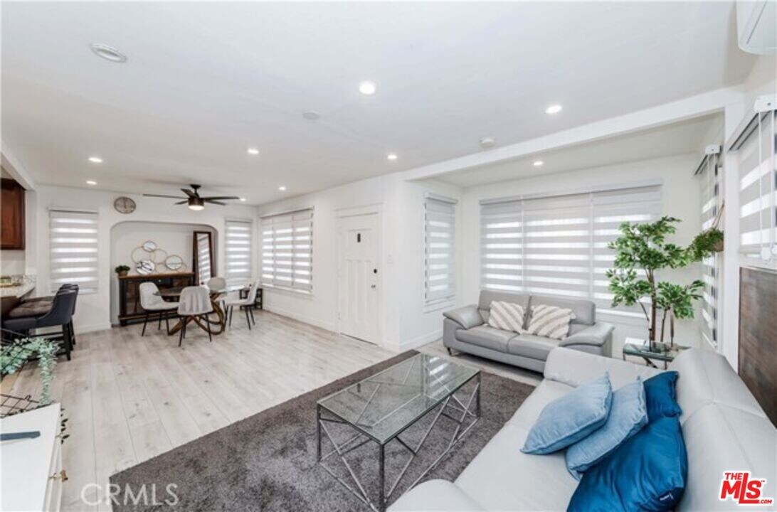 1238 S Muirfield Rd in Los Angeles, CA - Building Photo