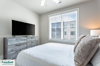 300 E Broad St, Unit 451 in Savannah, GA - Building Photo - Building Photo