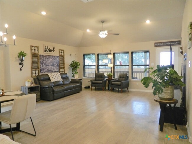 2929 Greenbriar Rd in Seguin, TX - Building Photo - Building Photo