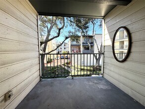 4001 E NASA Pkwy in El Lago, TX - Building Photo - Building Photo