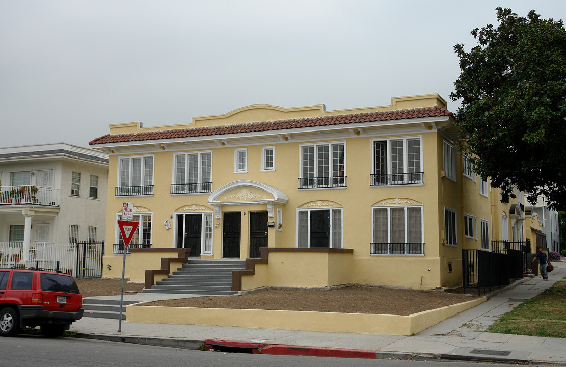 4141-4147 Rosewood Ave in Los Angeles, CA - Building Photo