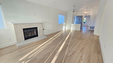 6853 Shearwaters Dr in Carlsbad, CA - Foto de edificio - Building Photo