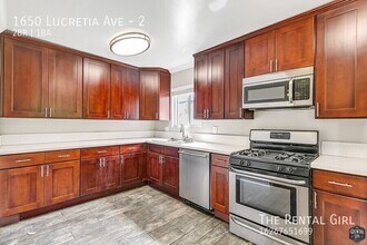 1650 Lucretia Ave in Los Angeles, CA - Building Photo - Building Photo