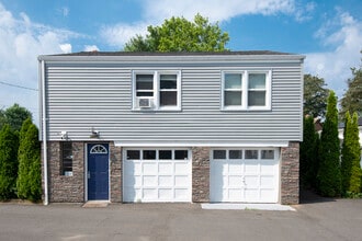 51 Indian Neck Ave in Branford, CT - Building Photo - Building Photo