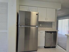 2020 Rudder Dr in Valrico, FL - Building Photo - Building Photo