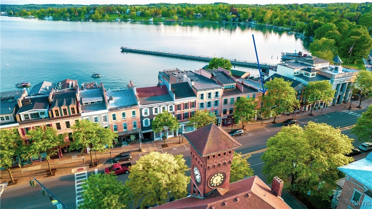 18 E Genesee St in Skaneateles, NY - Building Photo