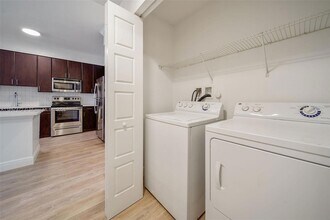 10170 SW 7th St, Unit 37-307 in Pembroke Pines, FL - Building Photo - Building Photo