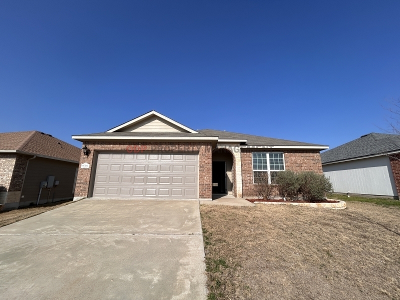 8012 Redbrush in Temple, TX - Building Photo