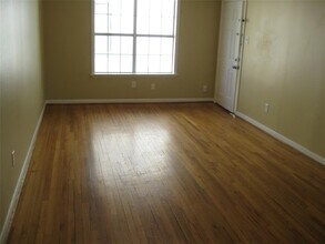 3010 Oakdale St in Houston, TX - Building Photo - Building Photo