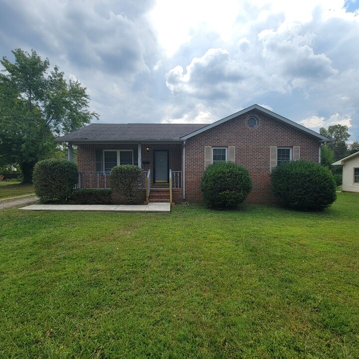 315 E 17th St in Cookeville, TN - Building Photo