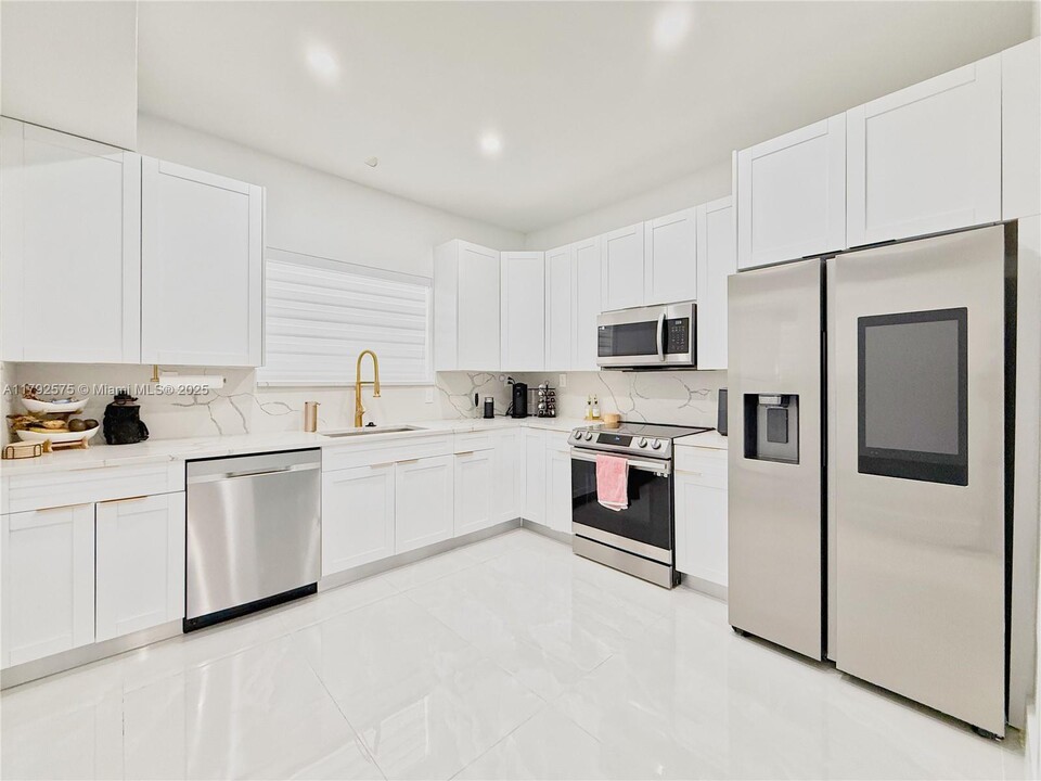 927 SW 18th Ave in Miami, FL - Building Photo