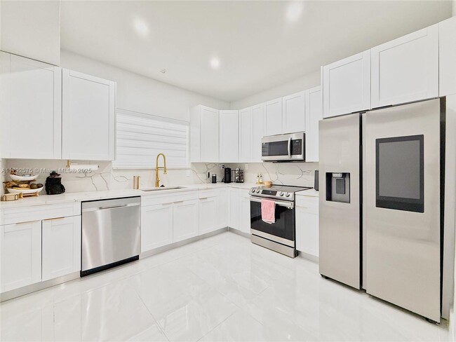 property at 927 SW 18th Ave