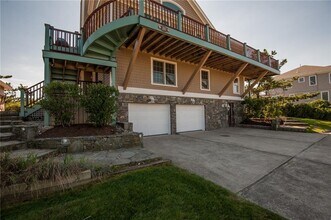 180 Sand Hill Cove Rd in Narragansett, RI - Building Photo - Building Photo