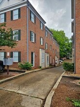 613 University Dr in Starkville, MS - Foto de edificio - Building Photo
