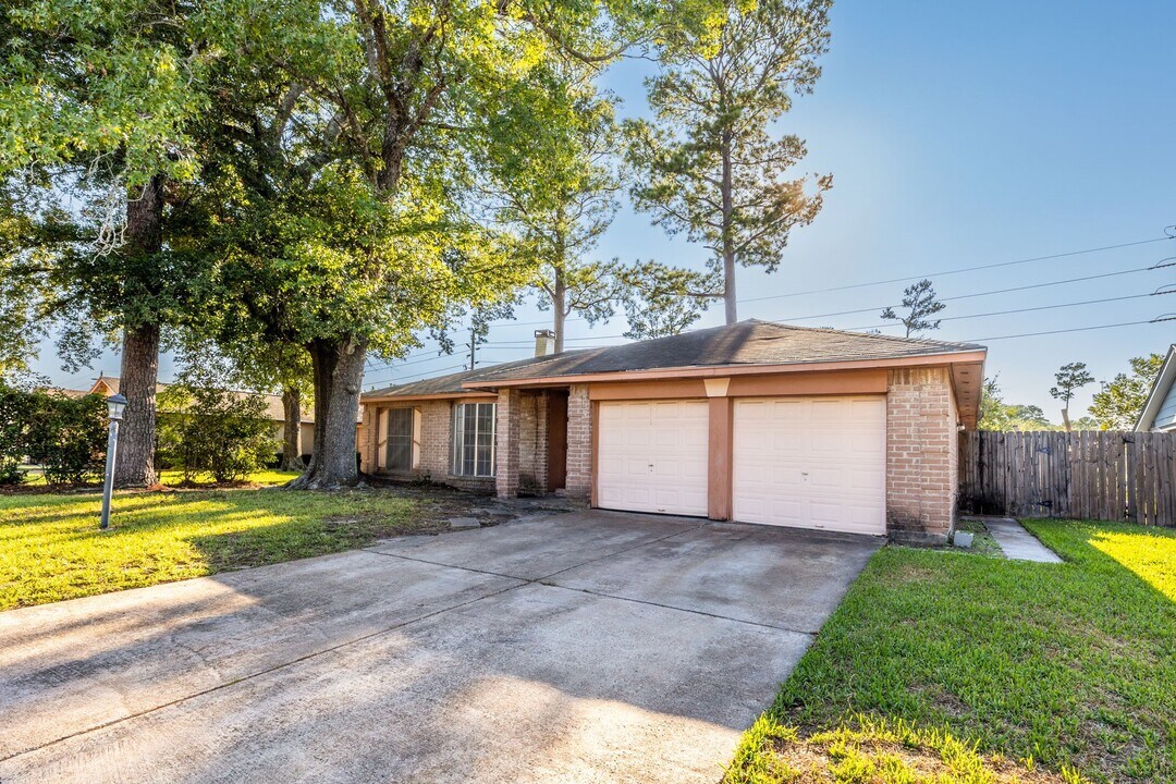 15235 Heron Park Dr in Humble, TX - Foto de edificio