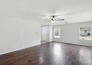 11843 Pure Silver in San Antonio, TX - Foto de edificio - Building Photo