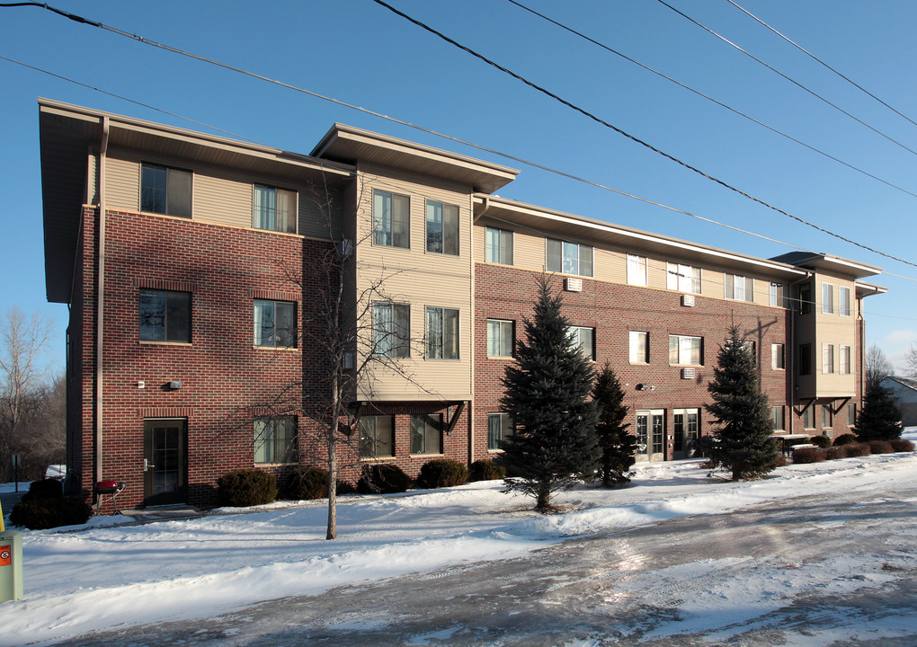 River Bluff Apartments in Shakopee, MN - Building Photo