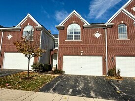 153 Fulbright Ln in Schaumburg, IL - Building Photo