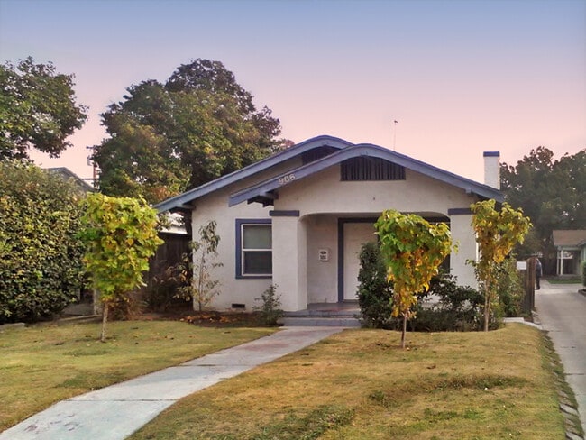 property at 980 N Broadway St