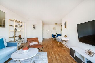 175 E 96th St in New York, NY - Building Photo - Building Photo