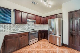 10901 Parkfield Dr in Austin, TX - Building Photo - Building Photo