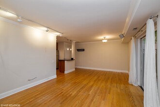 2131 N Larrabee St, Unit 6105 in Chicago, IL - Foto de edificio - Building Photo