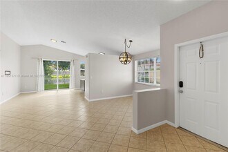 363 NW 158th Ave in Pembroke Pines, FL - Building Photo - Building Photo
