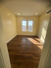 91-04 43rd Ave in Queens, NY - Foto de edificio - Building Photo