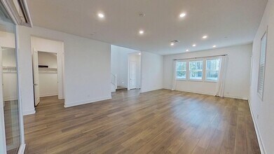 378 Baluster in Irvine, CA - Building Photo - Building Photo