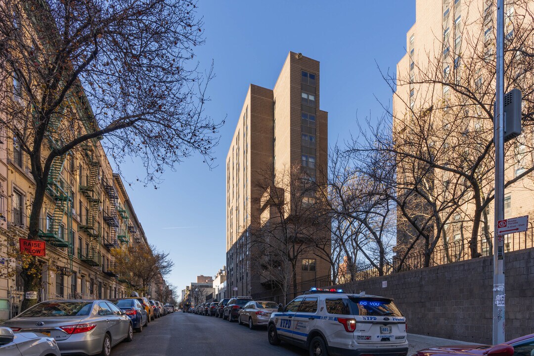Cathedral Parkway Towers in New York, NY - Building Photo