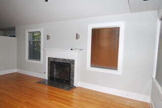 4234 E 6th St in Long Beach, CA - Building Photo - Building Photo