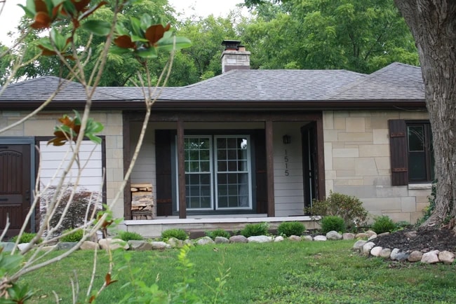 property at 1515 E Maxwell Ln