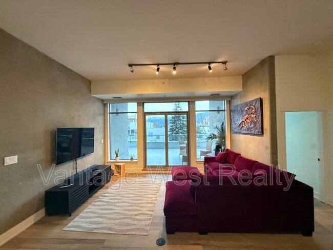 1329-1329 Ellis St in Kelowna, BC - Building Photo - Building Photo