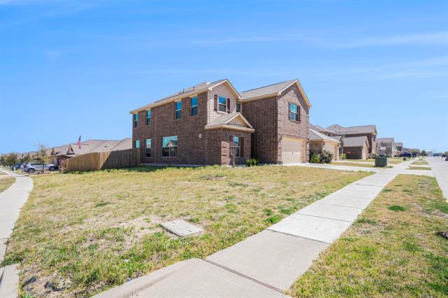 921 Primrose Dr in Sanger, TX - Foto de edificio - Building Photo