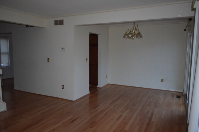 37617 Charter Oaks Blvd in Clinton Township, MI - Building Photo - Building Photo