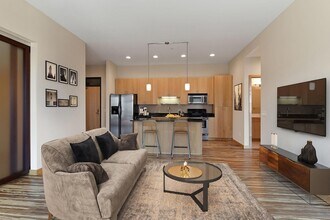 9 W Franklin Ave in Minneapolis, MN - Building Photo - Building Photo