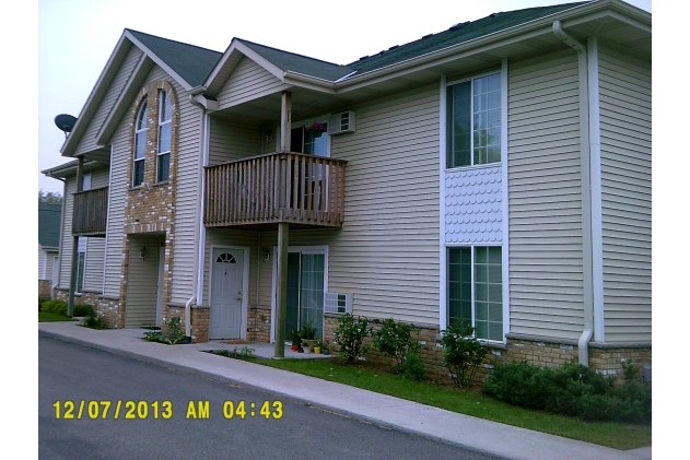 Robin Avenue Apartments in Oshkosh, WI - Building Photo