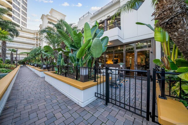 700 W Harbor Dr in San Diego, CA - Building Photo - Building Photo