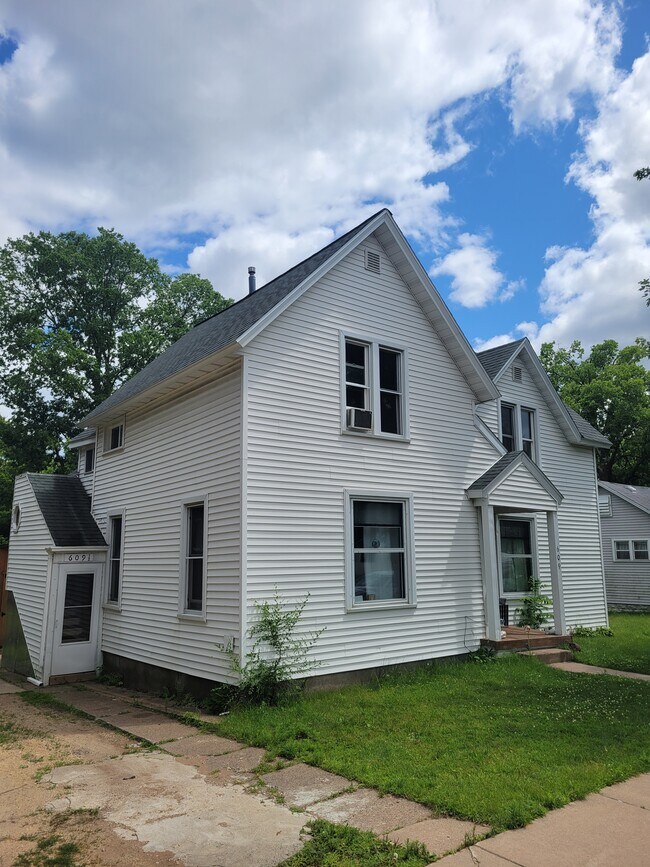 609 Franklin St in Eau Claire, WI - Building Photo - Building Photo