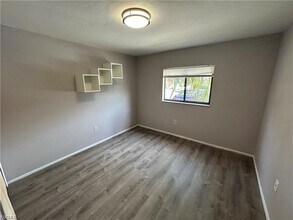 2690 Park Windsor Dr, Unit 601 in Ft. Myers, FL - Foto de edificio - Building Photo