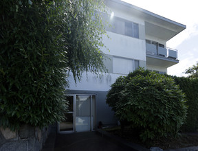 3890 Sunset St in Burnaby, BC - Building Photo - Building Photo